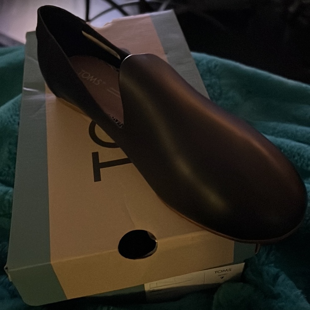 Tom’s Darcy leather flats size 7